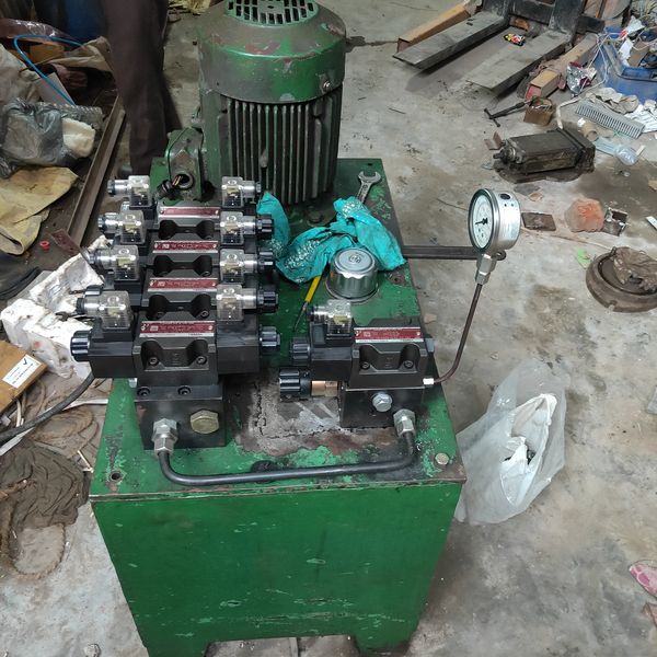 Manifold for multi-station testing
