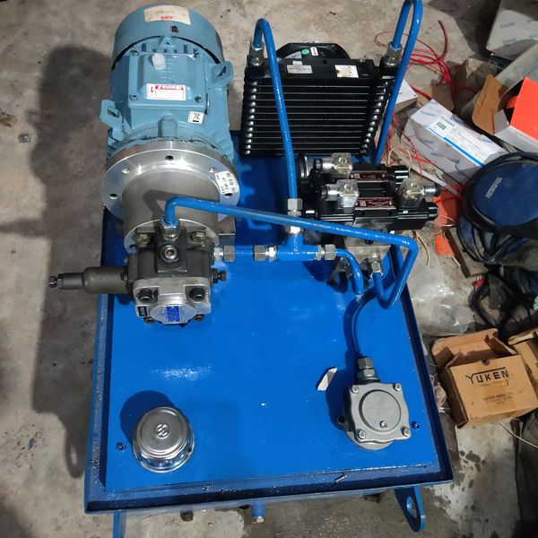 Valve assembly on the power pack
