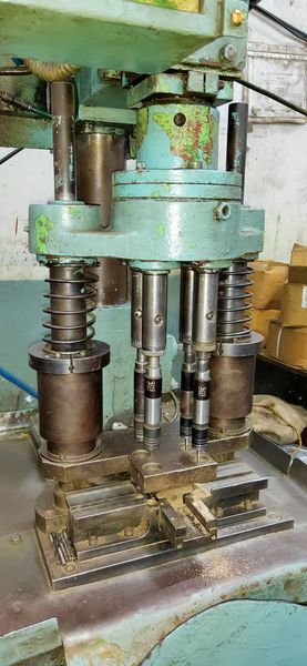 Multi spindle head detail