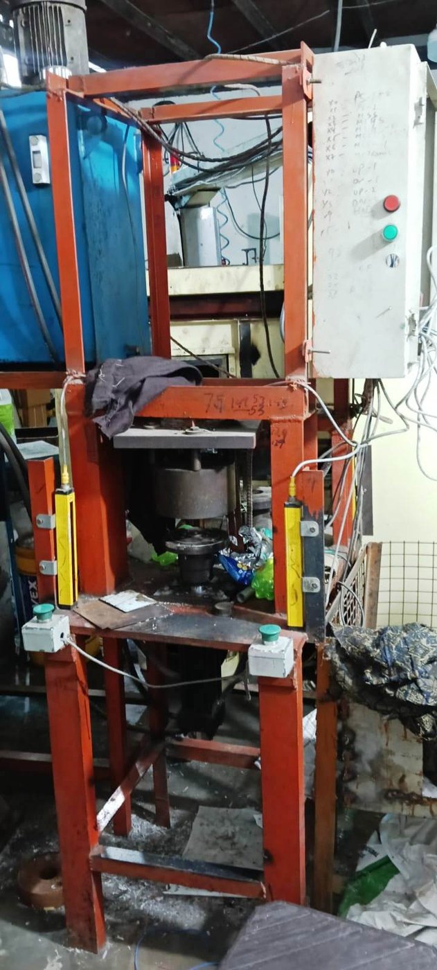 Hydraulic end shield cutting SPM