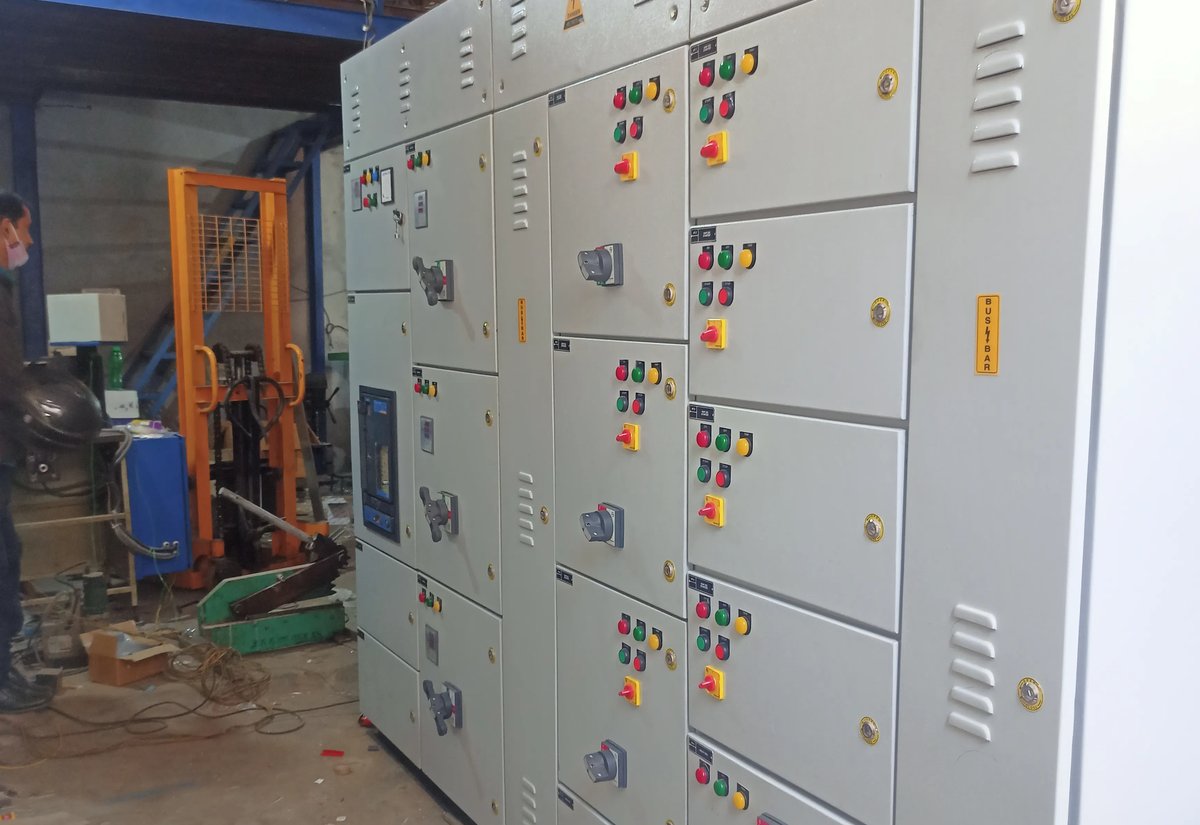 MCC panel with busbar chamber